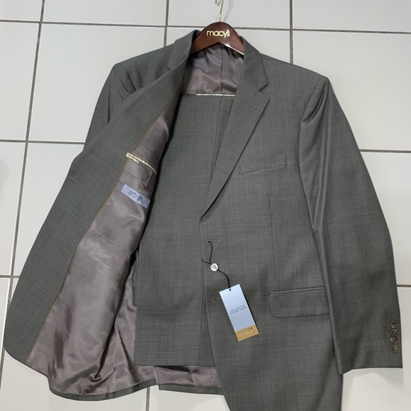 Men’s suit - Picture 1 of 3